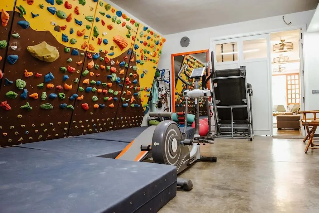 Apartment For 6 With Pool, Garden, Climbing Area Malgrat de Mar Spain